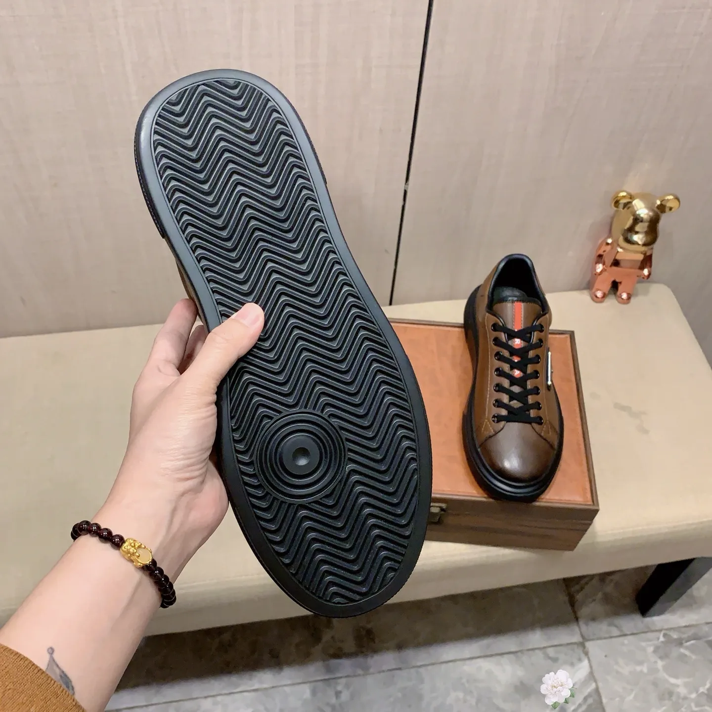 Men's men's shoes💰460💰💰🎩🎩[Lightning][Lightning] "PRADA*" The latest and most popular casual shoes, top brand [seduce] luxury ~ purchasing agency, top ~ quality. [Strong] The upper is made of imported breathable and polished cowhide material ➕ Breathable sheepskin feet (•) with fine workmanship. The original stylish and stylish soft rubber wear-resistant and non-slip outsole is light and comfortable on the feet. The real thing looks better when taken in real life. 0186: code: 38-44, 2️⃣ colors selected
